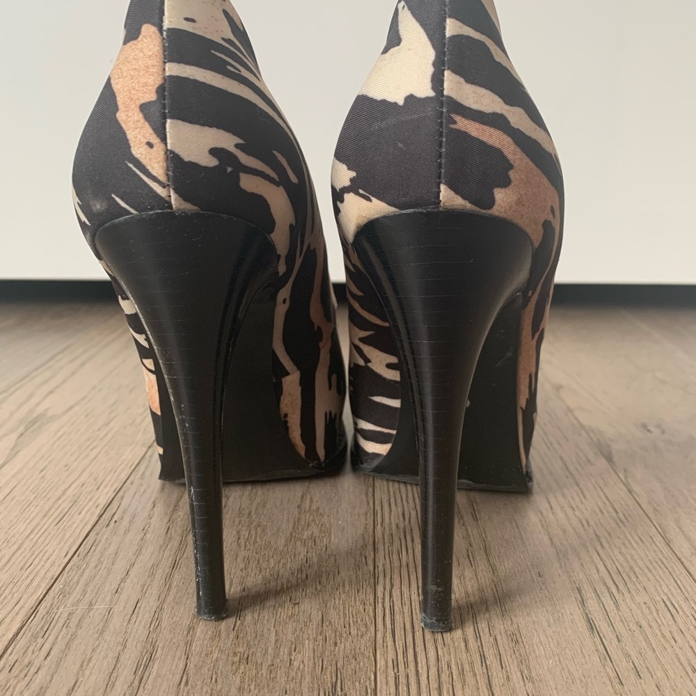 Guess Heels - Picture 4 of 6